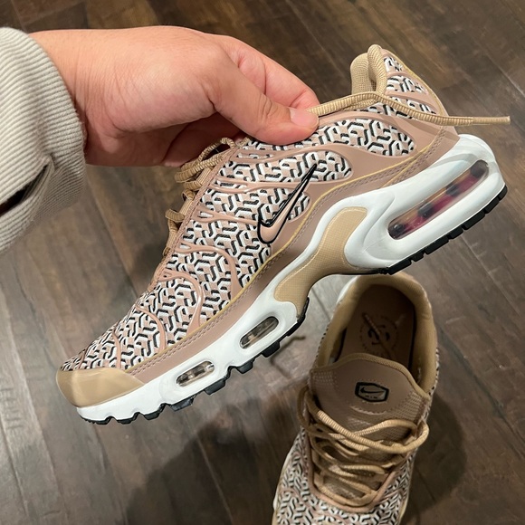 Womens Air Max Plus - Picture 2 of 5